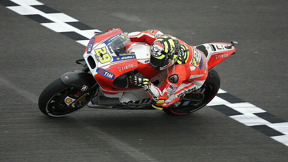 Andrea Iannone sorgte dafür, dass auch im dritten Saisonrennen eine Ducati in Reihe eins steht, Foto: Ducati