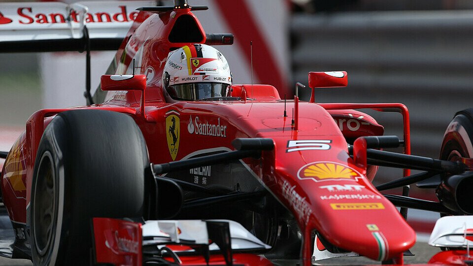 Sie werden ihn nicht mehr los: Sebastian Vettel ärgerte die Silberpfeile erneut, Foto: Sutton
