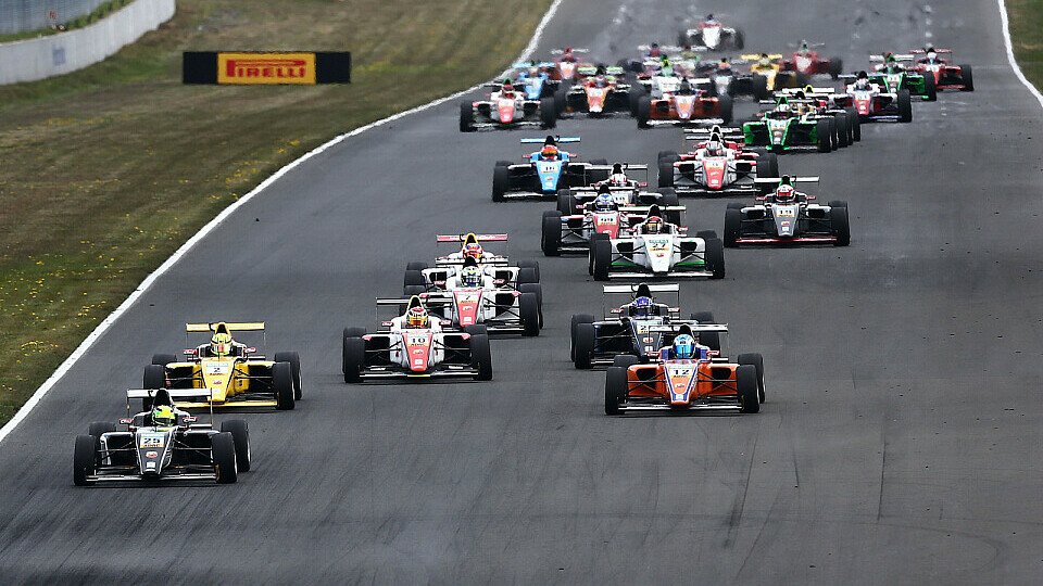Die ADAC Formel 4 hat 2016 17 Teams und insgesamt 45 Fahrzeuge zu bieten., Foto: ADAC Formel 4