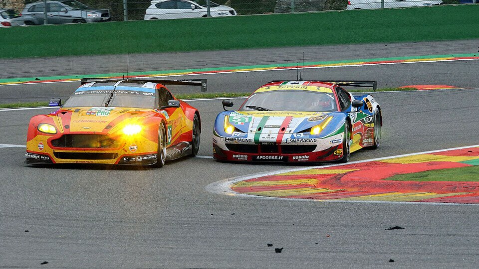 Die Verlierer der neuesten BoP-Runde: Ferrari und Aston Martin, Foto: Speedpictures