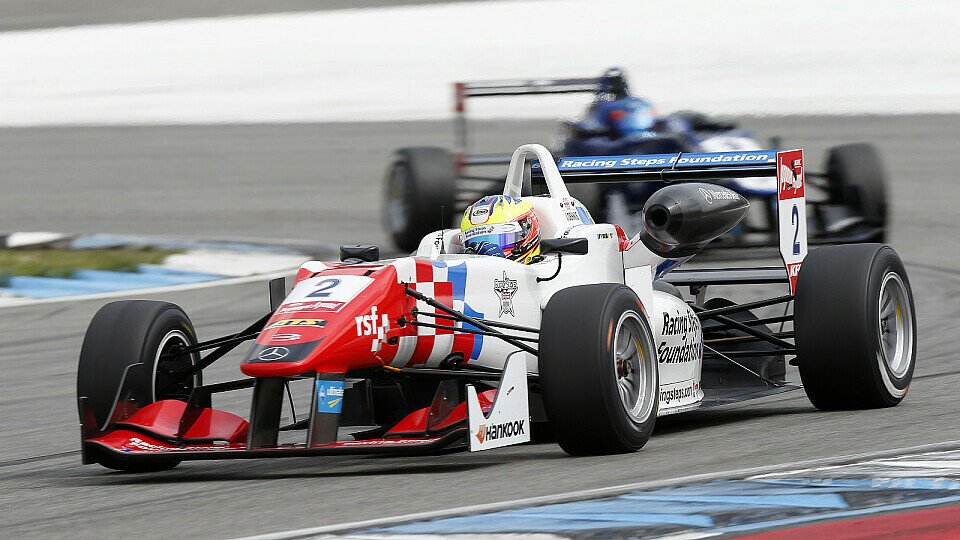 Jake Dennis sicherte sich in Pau die beste Startposition, Foto: FIA F3