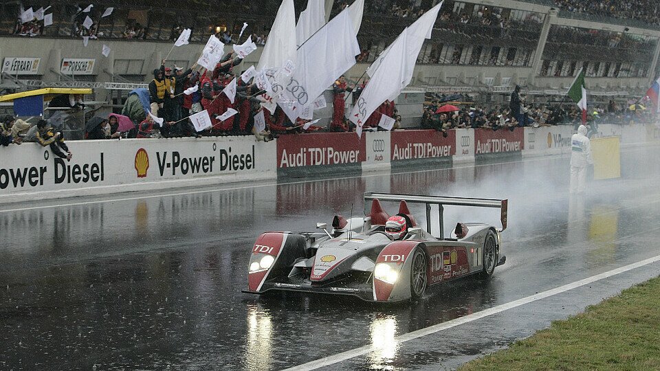 Im strömenden Regen überquerte Marco Werner als Erster die Ziellinie, Foto: Audi