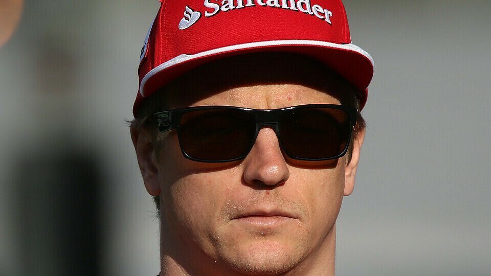 Kimi Räikkönen tappt noch im Setup-Dunkel, Foto: Sutton
