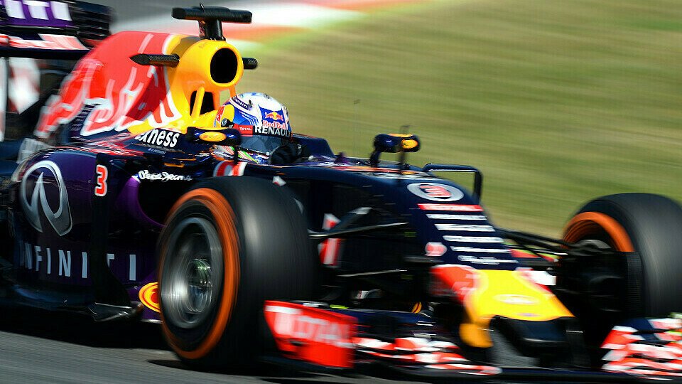 Daniel Ricciardo verbrachte die meiste Zeit des Freitags in der Box, Foto: Sutton