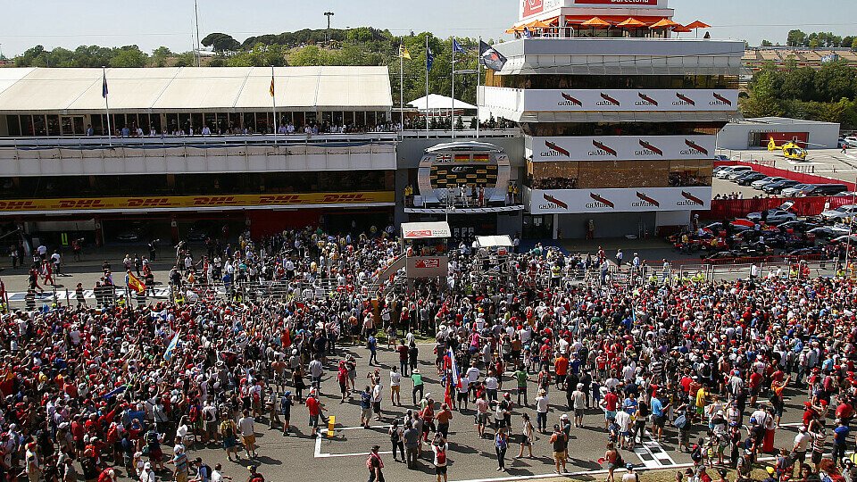 Die Iberer lieben den Motorsport und pilgern stets in Massen zum Spanien GP., Foto: Sutton