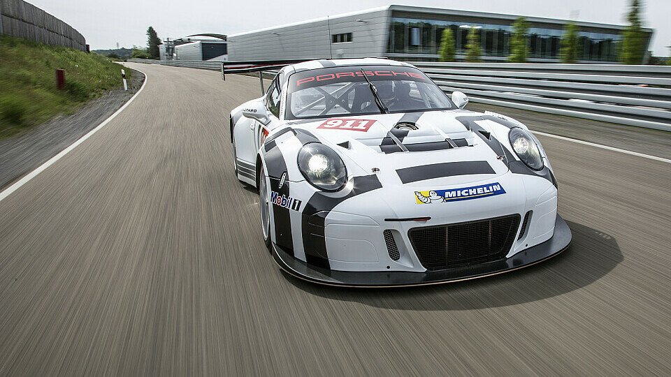 Porsches neue GT3-Waffe: Der 911 GT3 R auf Basis des 991, Foto: Porsche