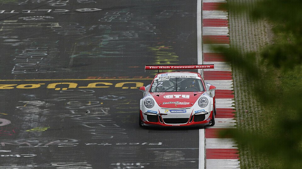 Sven Müller heimste als erster Porsche-Junior einen Laufsieg auf der Nordschleife ein, Foto: Porsche