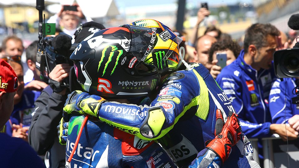 Einst ein Ding der Unmöglichkeit: Jorge Lorenzo und Valentino Rossi Arm in Arm, Foto: Monster