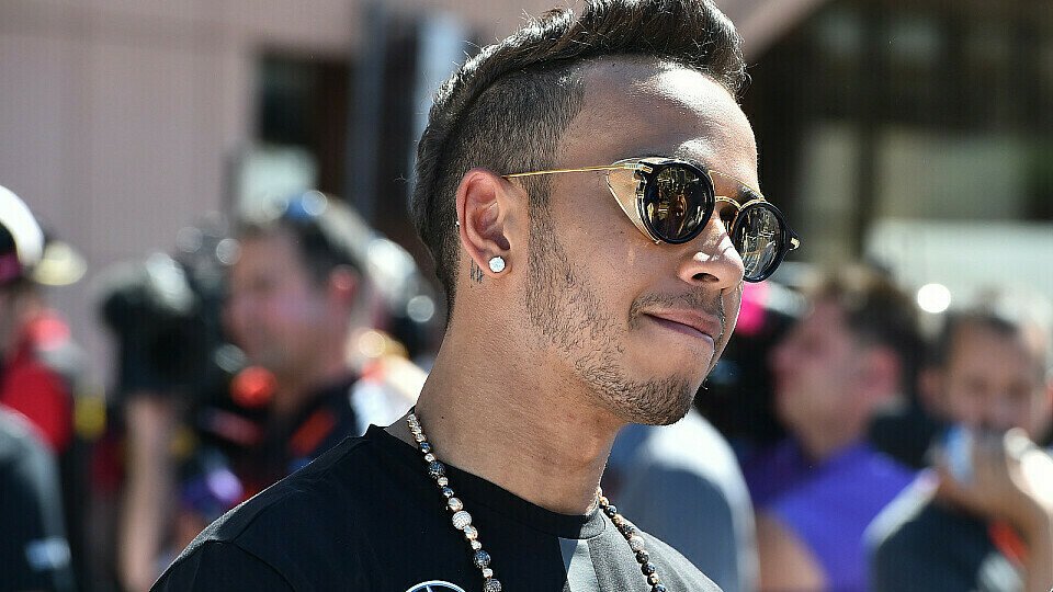 Lewis Hamilton präsentiert sich vor dem Monaco GP relaxt, Foto: Sutton