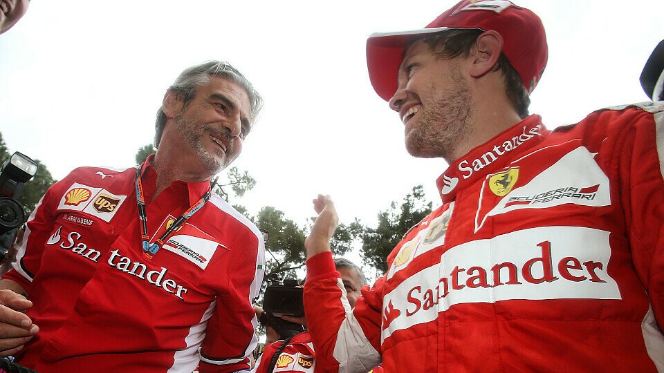 Arrivabene und Vettel nutzen den strategischen Patzer von Mercedes aus, Foto: Sutton