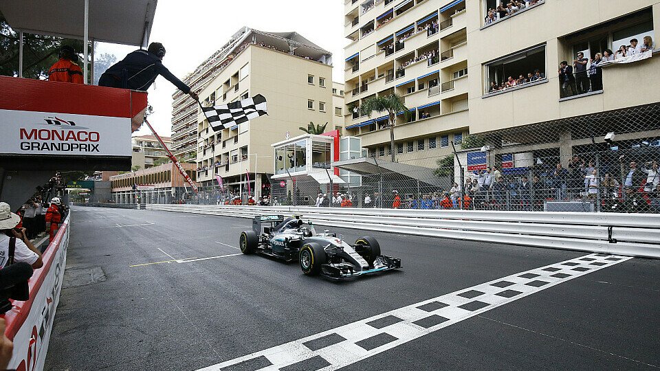 Bei einigen Rennen dauert es deutlich länger, bis die Fahrer die Zielflagge sehen, Foto: Mercedes-Benz