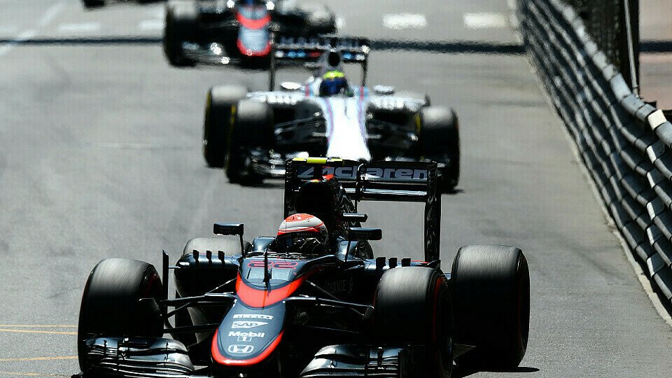 Eric Boullier ist besorgt um das Image von McLaren, Foto: Sutton