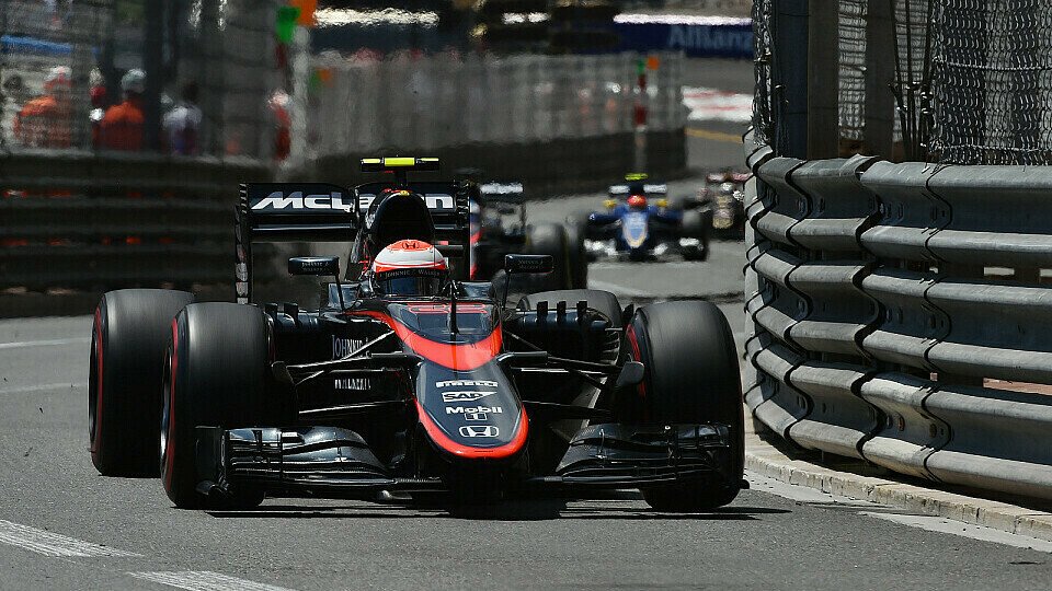 Jenson Button holte in Monaco die ersten vier Punkte für McLaren 2015, Foto: Sutton