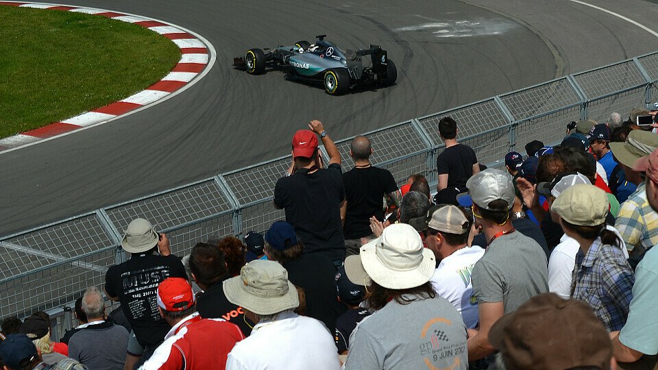Lewis Hamilton fuhr die Bestzeit und drehte sich, Foto: Sutton