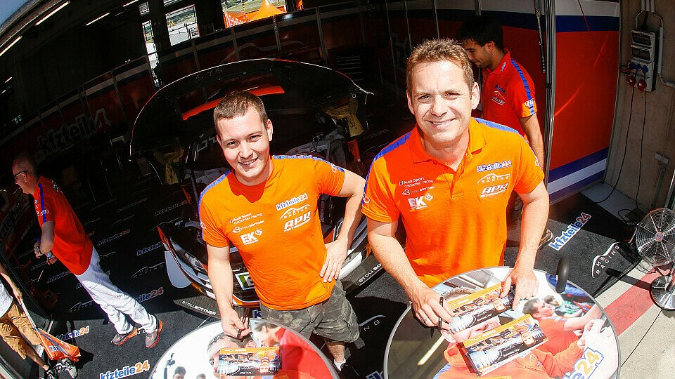 Marc Basseng (rechts) und Florian Stoll am Rande des Rennens in Österreich, Foto: ADAC GT Masters