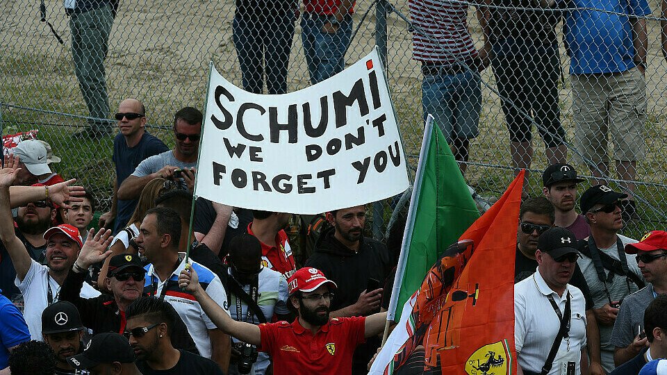 Seine Fans unterstützen Schumacher an der Rennstrecke mit Genesungswünschen, Foto: Sutton