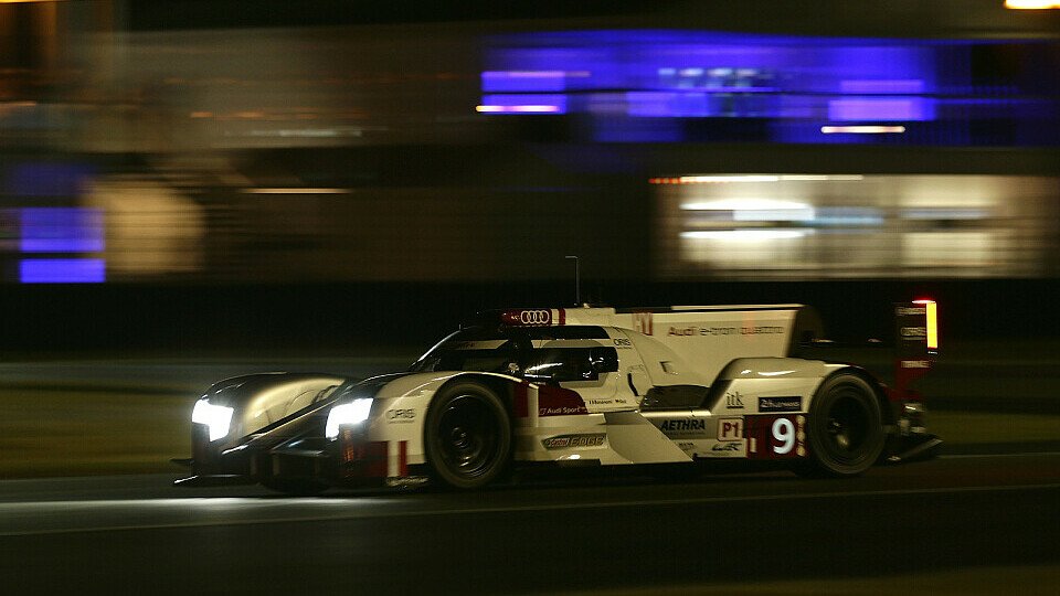 Rene Rast führt das Rennen am Abend an, Foto: Audi AG