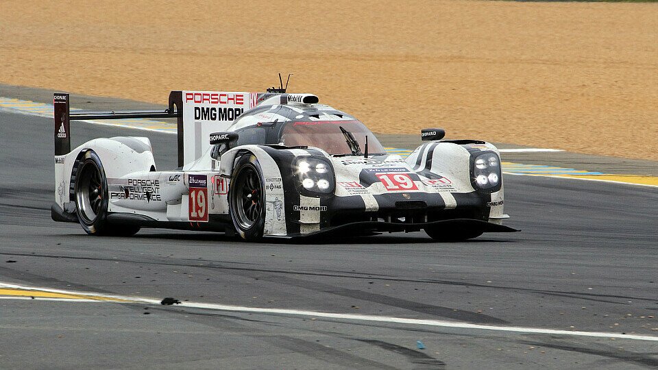 Porsche ist eine Institution in Le Mans, Foto: Speedpictures