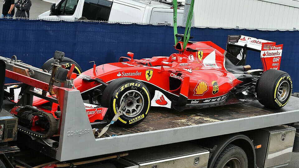 Defekt bei Vettel, Foto: Sutton