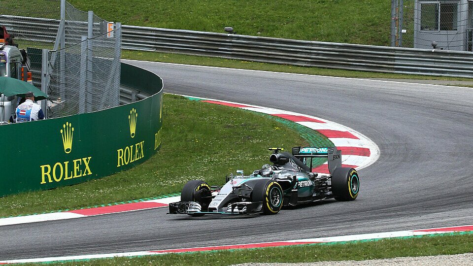 Rosberg warf seine mögliche Pole Position in der letzten Kurve weg, Foto: Sutton