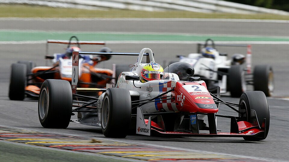 Jake Dennis sicherte sich den Sieg in Spa, Foto: FIA F3