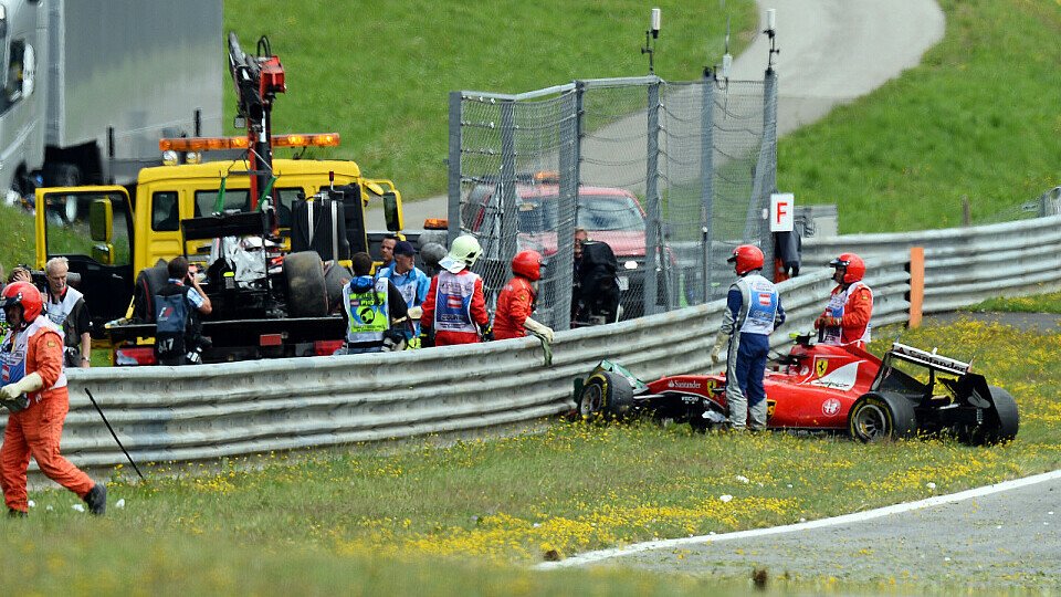 Früher Feierabend: Kimi Räikkönen und Fernando Alonso kamen keine halbe Runde weit, Foto: Sutton