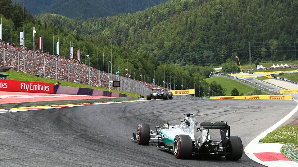 Lewis Hamilton schrammte knapp an einem Strategiefehler vorbei, Foto: Sutton