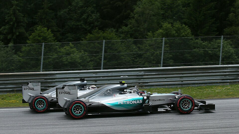 Schafft es Hamilton am Sonntag seine Pole Position ins Ziel zu fahren?, Foto: Mercedes-Benz