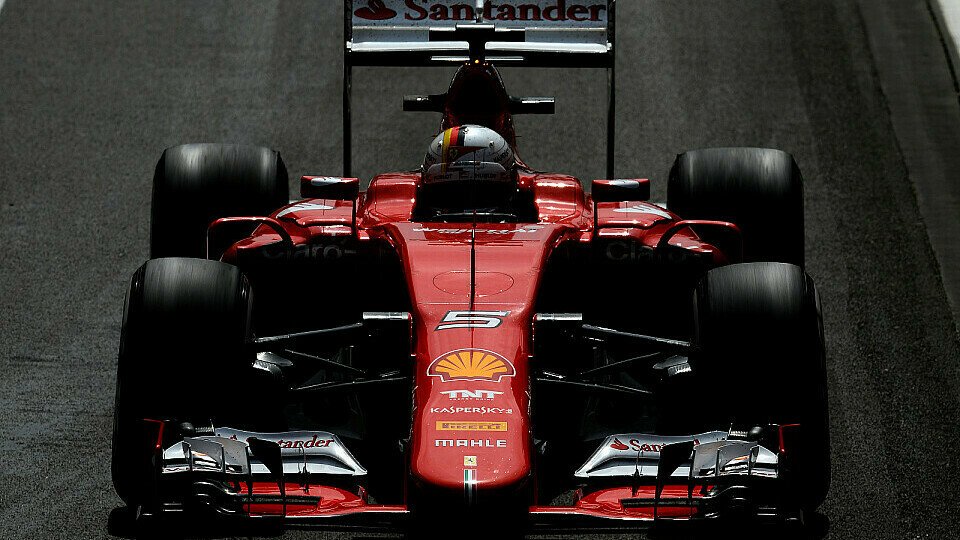 Sein Platz im Ferrari gefällt Sebastian Vettel gut, Foto: Sutton