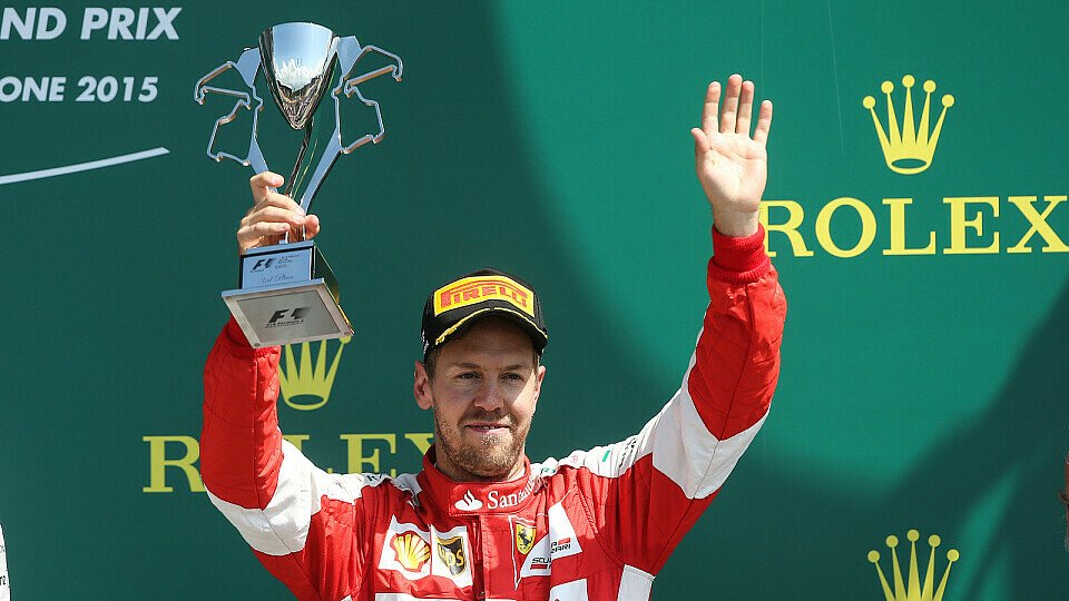Sebastian Vettel jubelt über Platz drei in Großbritannien, Foto: Sutton