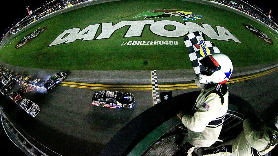 Zweiter Saisonsieg nach einem dramatischem Rnnen für Dale Earnhardt Junior, Foto: NASCAR