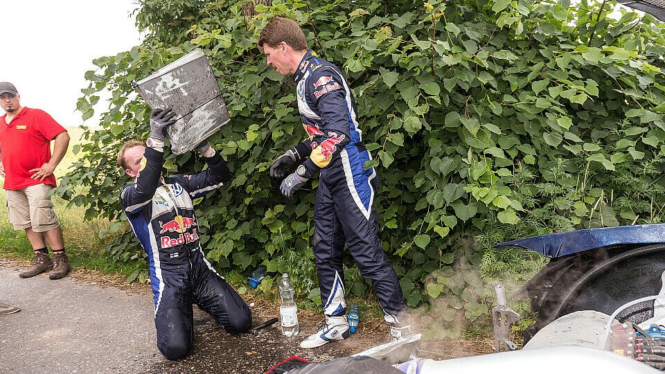 Jari-Matti Latvala nach seinem Unfall bei der Rallye Polen, Foto: Sutton