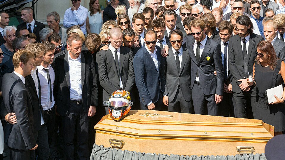 Bei der Trauerfeier für Jules Bianchi nahmen die Kollegen Abschied, Foto: Sutton