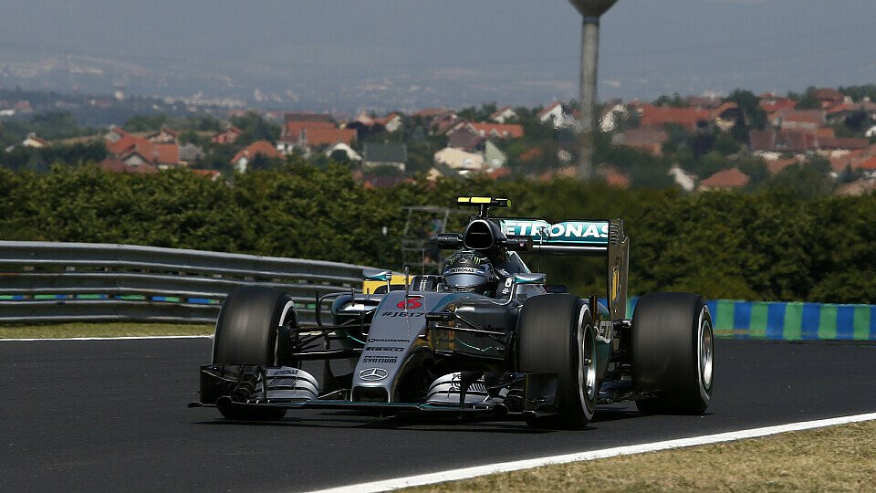 Nico Rosberg verfolgt seinen Teamkollegen, Foto: Sutton