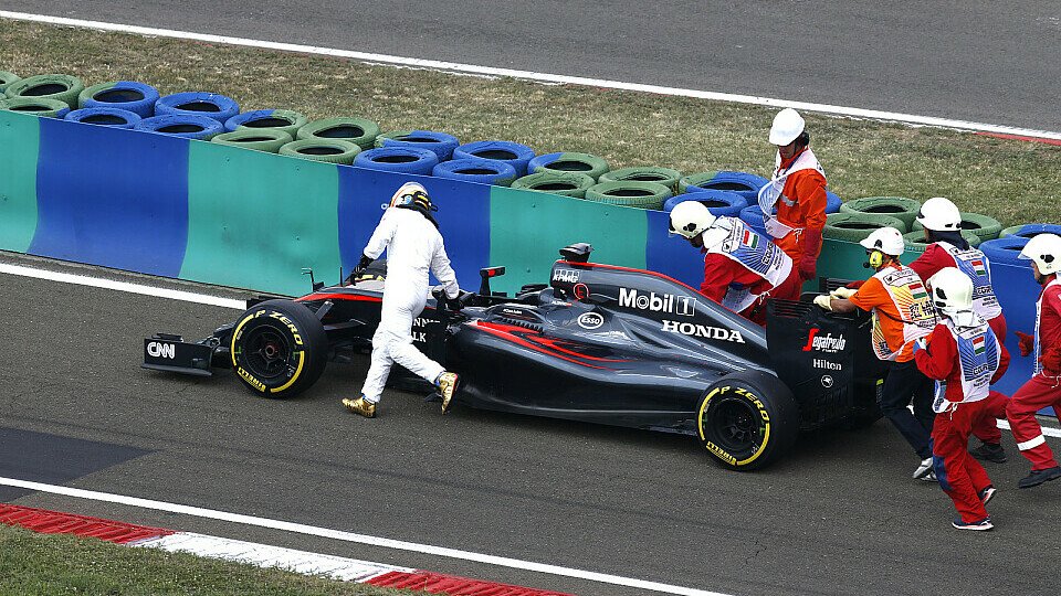 Fernando Alonso legte selbst Hand an, Foto: Sutton