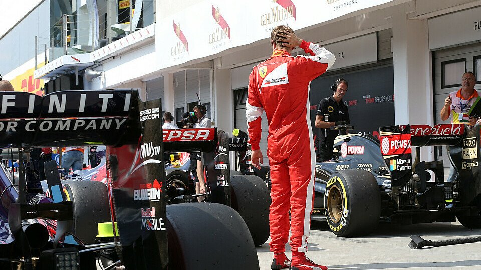 Vettel grübelt noch, worauf es morgen ankommt. Wir wissen es schon, Foto: Sutton