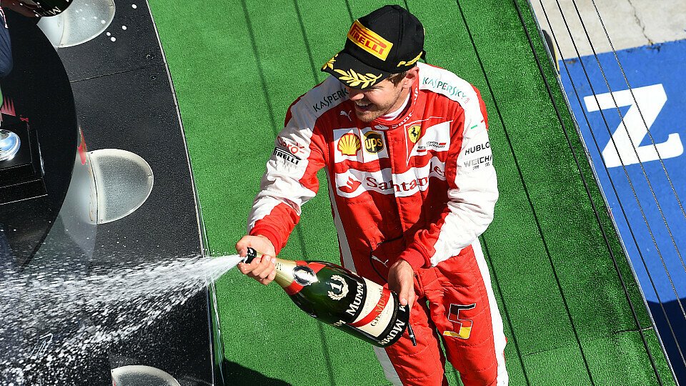 Sebastian Vettel freute sich ausgiebig über seinen zweiten Saisonsieg, Foto: Sutton