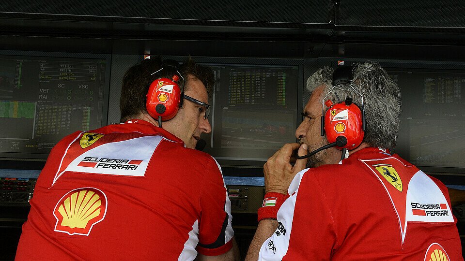 2016 müssen die Teammitglieder am Kommandostand noch besser aufpassen, dass sie nichts verbotenes funken, Foto: Ferrari
