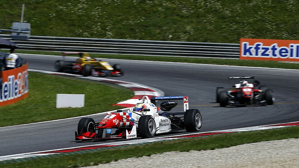Felix Rosenqvist fuhr im dritten Rennen von Portimao erneut zum Sieg., Foto: FIA F3
