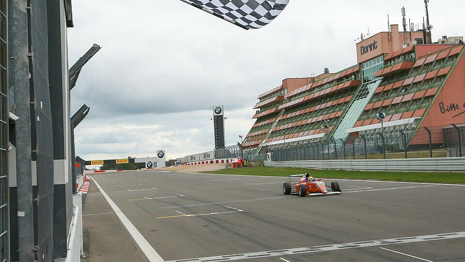 Lando Norris sah am Samstag als zweiter und dritter die Zielflagge, Foto: ADAC Formel 4