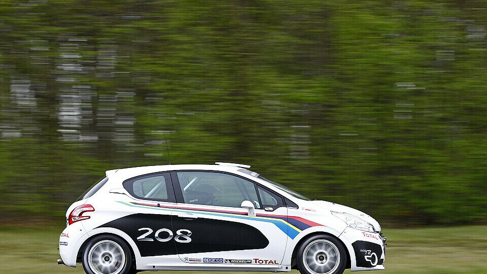 Der Peugeot 208 zeigt sich bei der ADAC Rallye Deutschland dem Publikum, Foto: Peugeot