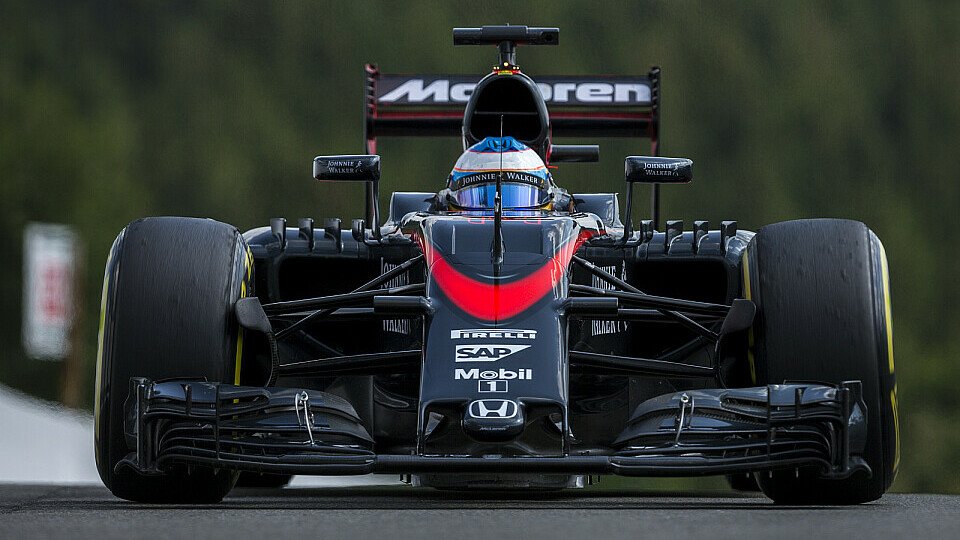 Die beiden McLaren starten im Rennen in Spa aus der letzten Startreihe, Foto: Sutton