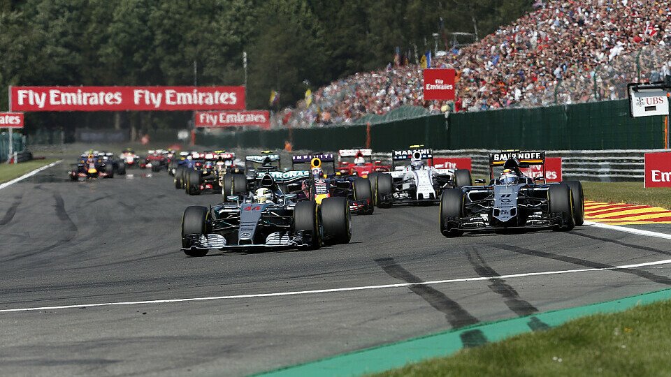 Sergio Perez lag sogar kurzzeitig vor Lewis Hamilton, Foto: Sutton