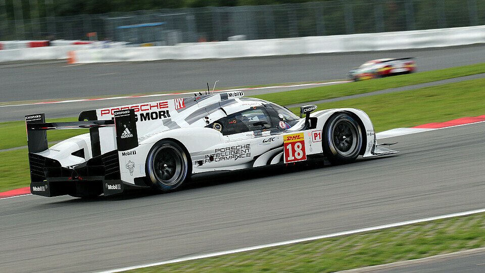 Auf und davon: Der Samstag am Nürburgring gehörte eindeutig Porsche, Foto: Speedpictures