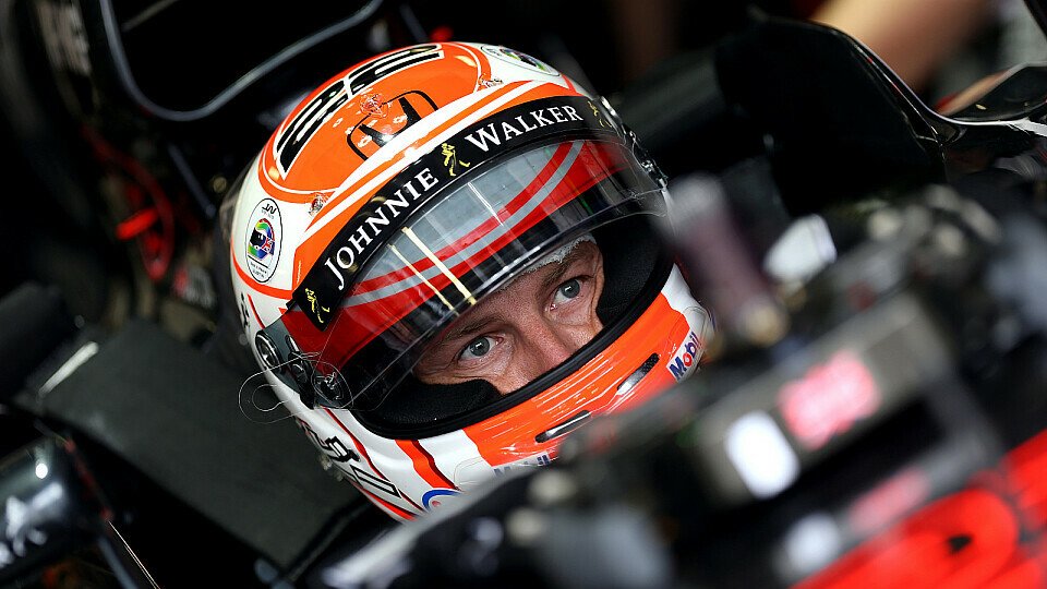 Im Tunnel: Bei McLaren wurde zuletzt zu wenig miteinander geredet, sagt Jenson Button - zumindest wenn es um seine Zukunft ging, Foto: Sutton