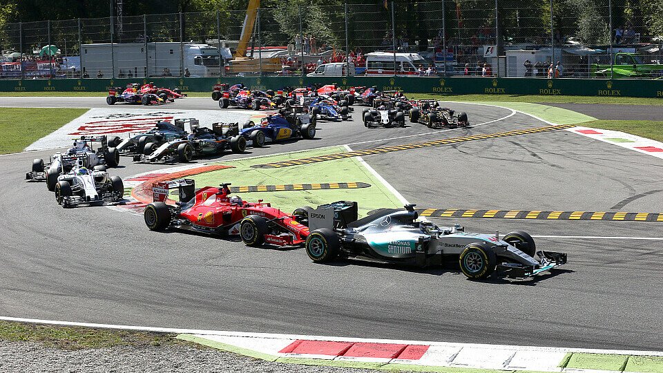 Lewis Hamilton dominierte den Italien GP nach Belieben, Foto: Sutton