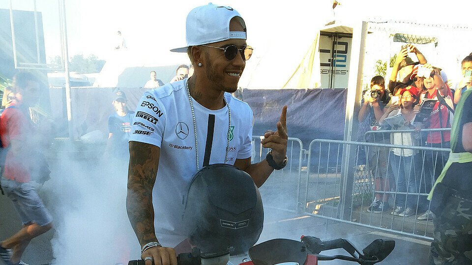 Lewis Hamilton schwärmt von der MotoGP, Foto: Sutton