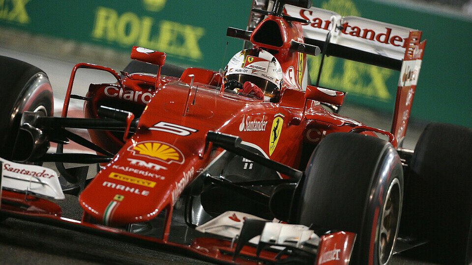 Vettel rast mit Bestzeit zu seiner ersten Pole in Rot, Foto: Sutton