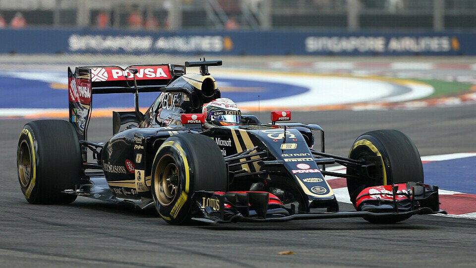 Romain Grosjean hielt die Fahnen des Lotus-Teams hoch, Foto: Sutton