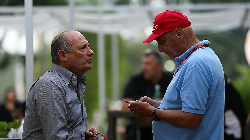 Lauda rät Dennis, Button fair zu bezahlen, Foto: Sutton